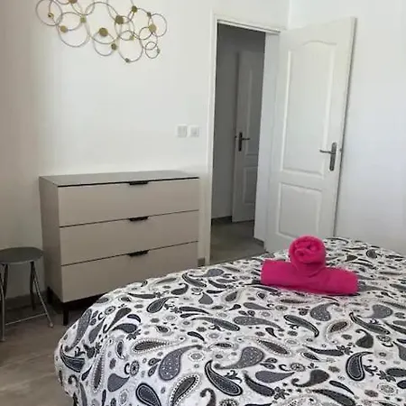 Magnifique Avec De Nage La Grande Motte